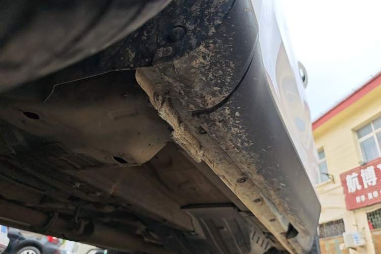 Used Wey VV5 2020 1.5T Two-Wheel Drive Color Pioneer Left Side Sill