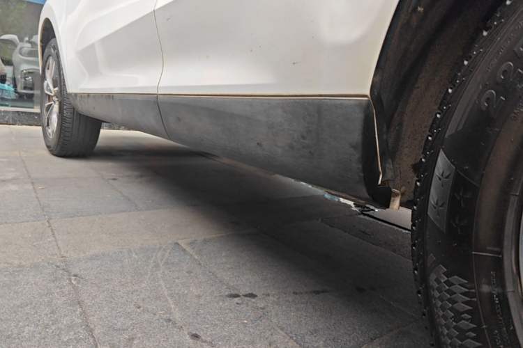 Used Wey VV5 2020 1.5T Two-Wheel Drive Smart Pioneer Left Side Sill