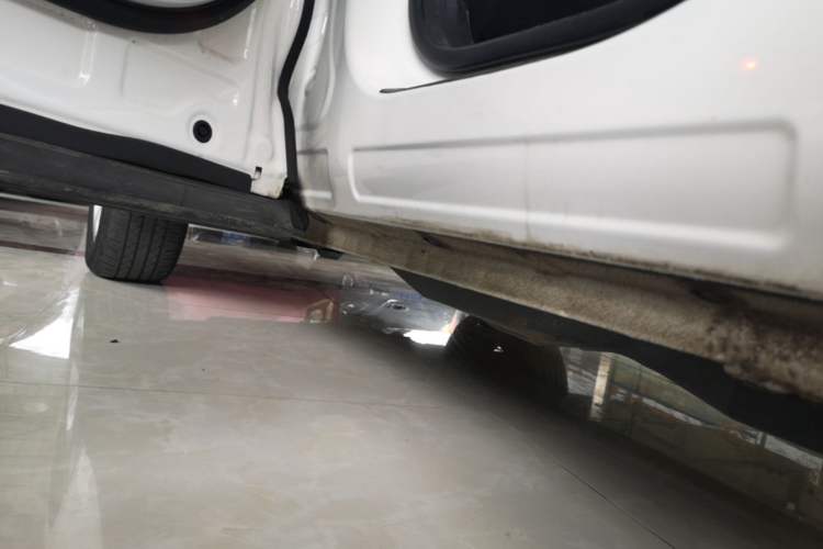Used Wey VV5 2020 1.5T Two-Wheel Drive Color Pioneer Left Side Sill