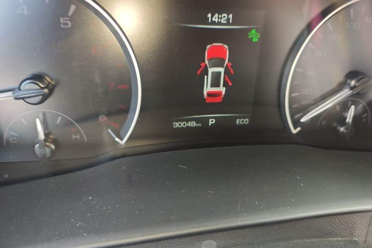 Used Wey VV5 2020 1.5T Two-Wheel Drive Color Pioneer Odometer Close Up