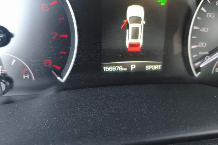 Used Wey VV5 2020 1.5T Two-Wheel Drive Color Pioneer Odometer Close Up