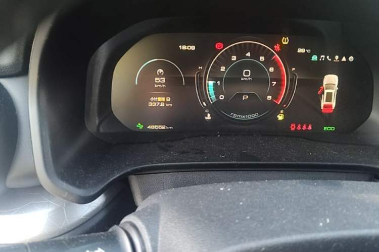 Used Wey VV5 2020 2.0T Two-Wheel Drive Pioneer Odometer Close Up