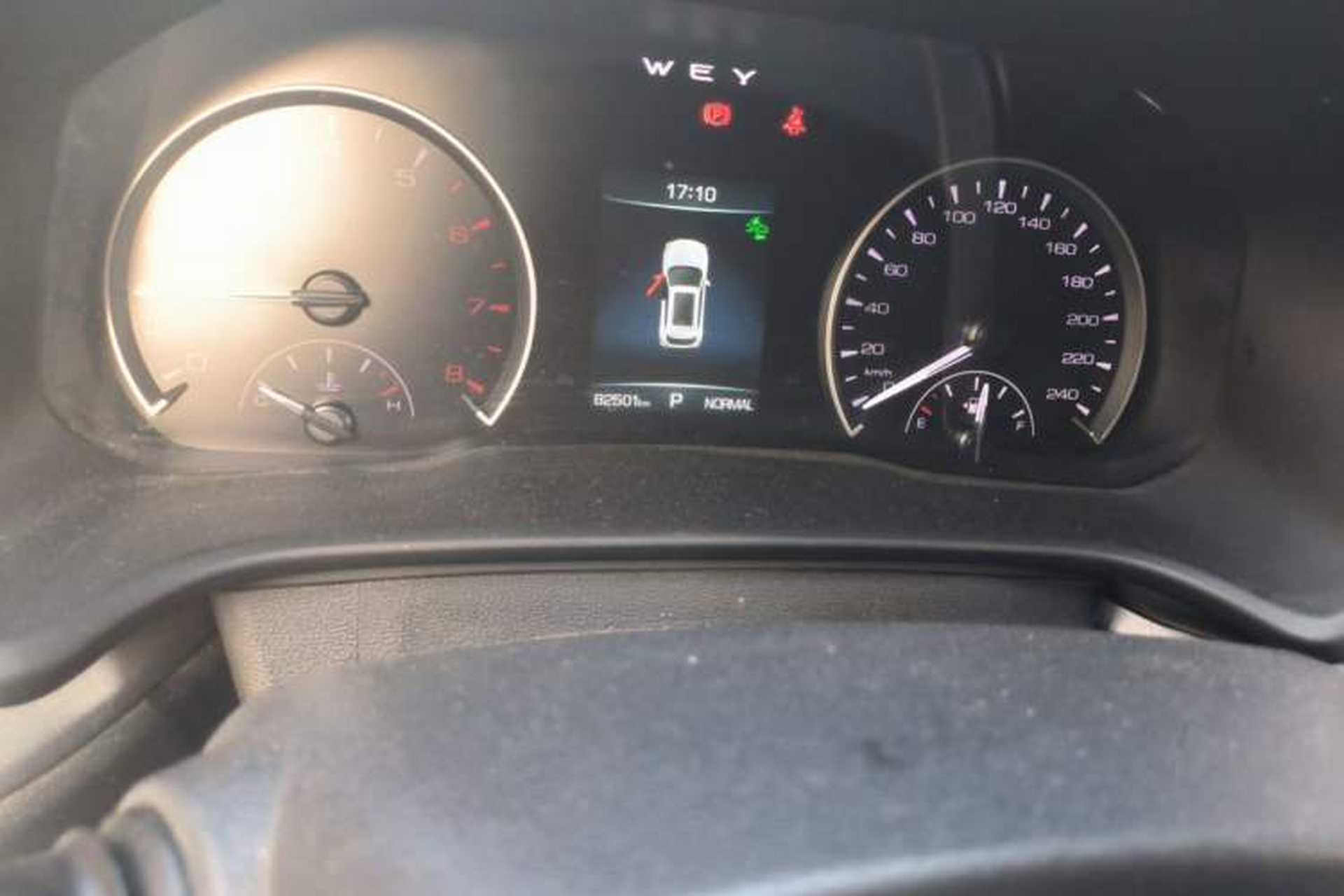 Used Wey VV5 2020 1.5T Two-Wheel Drive Color Pioneer Odometer Close Up