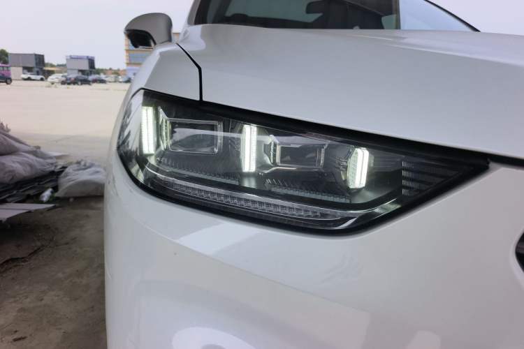 Used Wey VV5 2020 1.5T Two-Wheel Drive Smart Pioneer Right Front Headlight