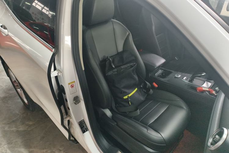 Used Wey VV5 2020 1.5T Two-Wheel Drive Color Pioneer Right Front Seat