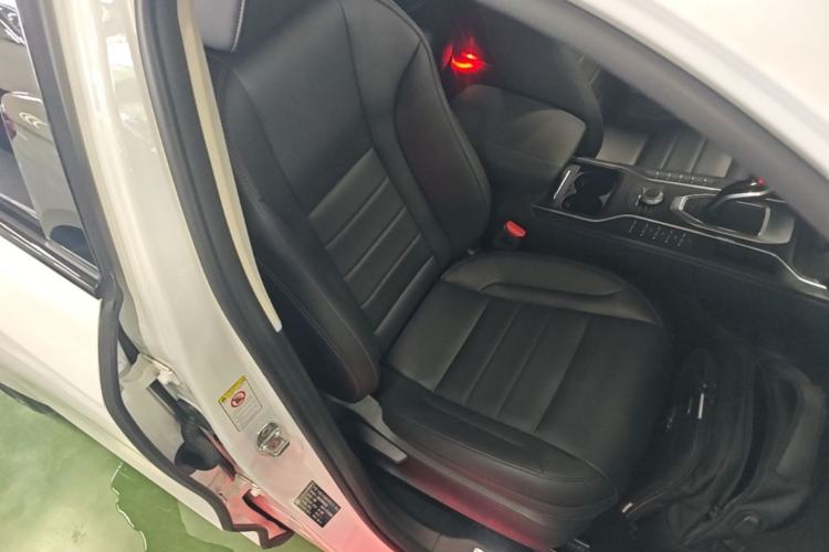 Used Wey VV5 2020 1.5T Two-Wheel Drive Color Pioneer Right Front Seat