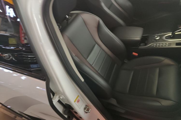 Used Wey VV5 2020 1.5T Two-Wheel Drive Color Pioneer Right Front Seat