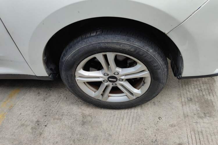 Used Wey VV5 2020 1.5T Two-Wheel Drive Color Pioneer Right Front Wheel Hub