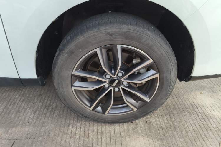Used Wey VV5 2020 1.5T Two-Wheel Drive Color Pioneer Right Front Wheel Hub