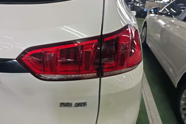 Used Wey VV5 2020 1.5T Two-Wheel Drive Color Pioneer Right Rear Taillight