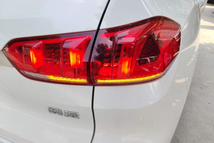 Used Wey VV5 2020 1.5T Two-Wheel Drive Color Pioneer Right Rear Taillight