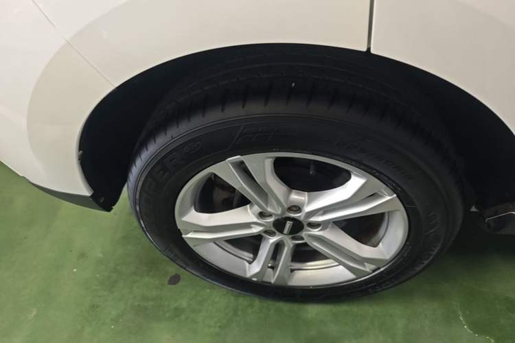 Used Wey VV5 2020 1.5T Two-Wheel Drive Color Pioneer Right Rear Wheel Hub