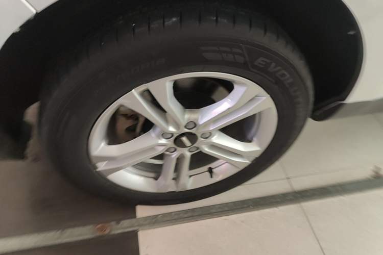 Used Wey VV5 2020 1.5T Two-Wheel Drive Color Pioneer Right Rear Wheel Hub