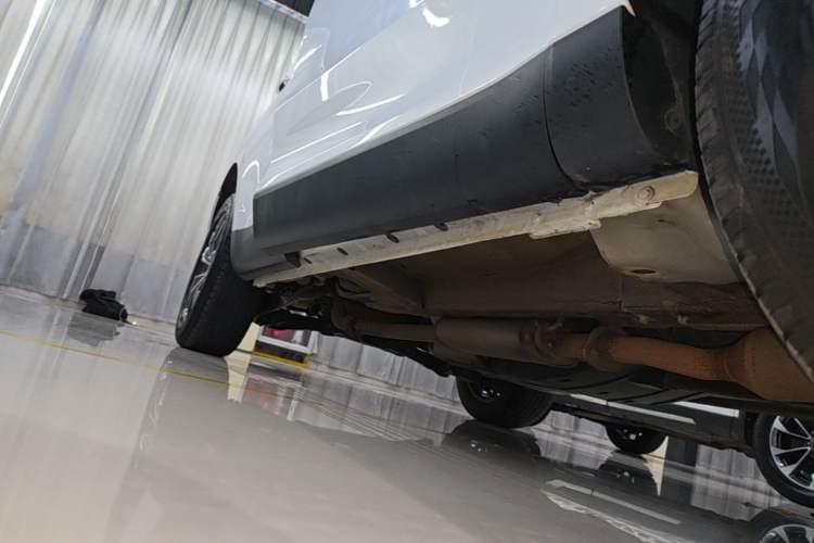 Used Wey VV5 2020 1.5T Two-Wheel Drive Smart Pioneer Right Side Sill