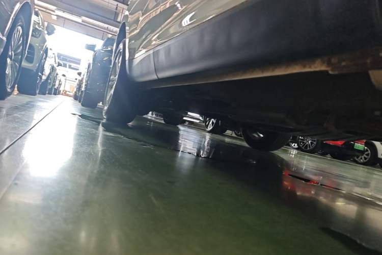 Used Wey VV5 2020 1.5T Two-Wheel Drive Color Pioneer Right Side Sill