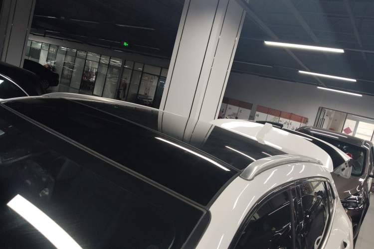 Used Wey VV5 2020 1.5T Two-Wheel Drive Color Pioneer Roof
