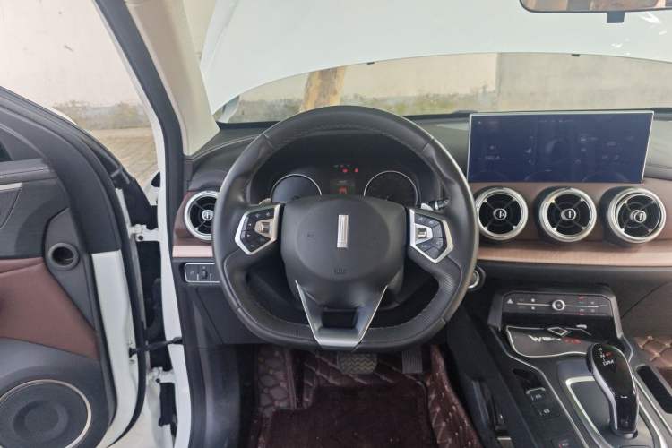 Used Wey VV5 2020 1.5T Two-Wheel Drive Color Pioneer Steering Wheel