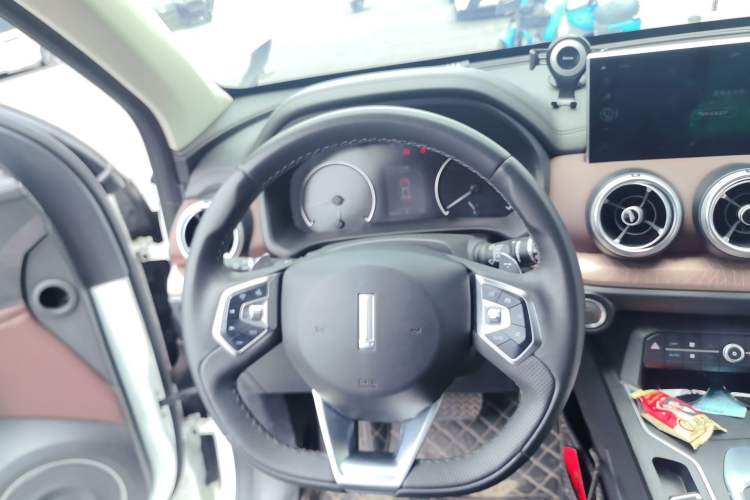 Used Wey VV5 2020 1.5T Two-Wheel Drive Color Pioneer Steering Wheel