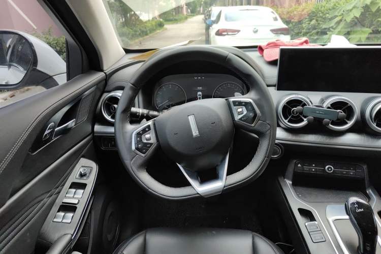 Used Wey VV5 2020 1.5T Two-Wheel Drive Color Pioneer Steering Wheel