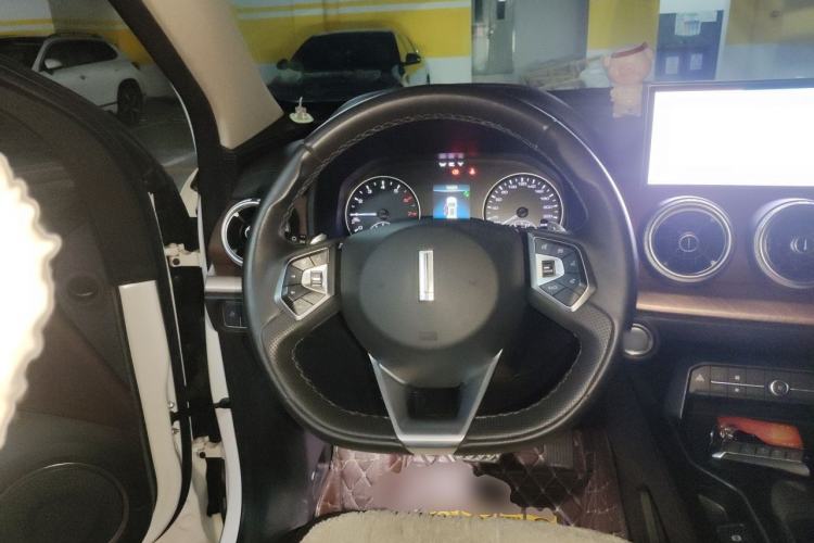 Used Wey VV5 2020 1.5T Two-Wheel Drive Color Pioneer Steering Wheel