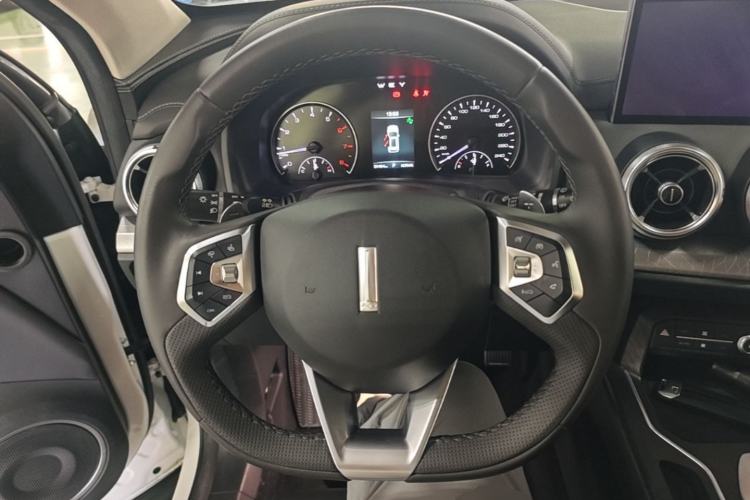 Used Wey VV5 2020 1.5T Two-Wheel Drive Color Pioneer Steering Wheel
