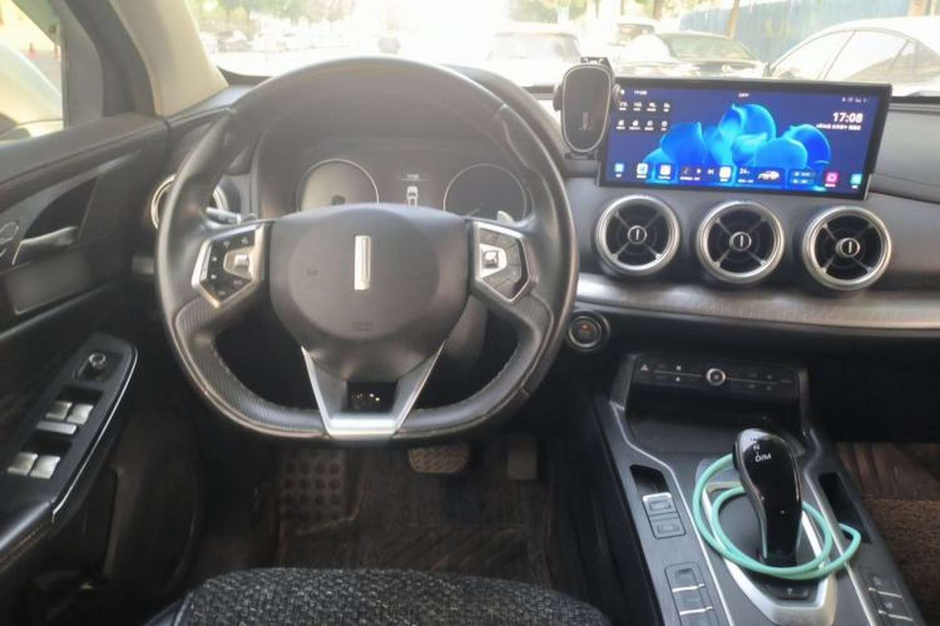 Used Wey VV5 2020 1.5T Two-Wheel Drive Color Pioneer Steering Wheel