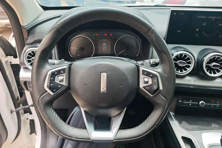 Used Wey VV5 2020 1.5T Two-Wheel Drive Color Pioneer Steering Wheel