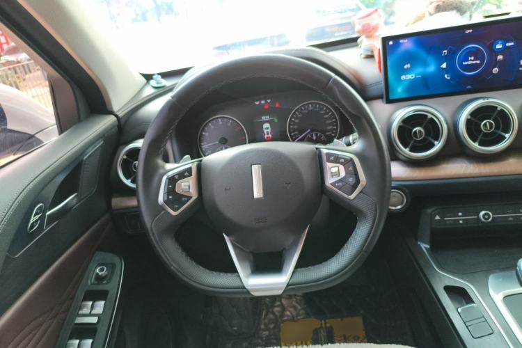 Used Wey VV5 2020 1.5T Two-Wheel Drive Color Pioneer Steering Wheel