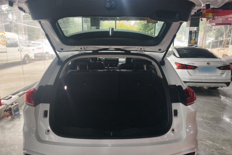 Used Wey VV5 2020 1.5T Two-Wheel Drive Color Pioneer Trunk