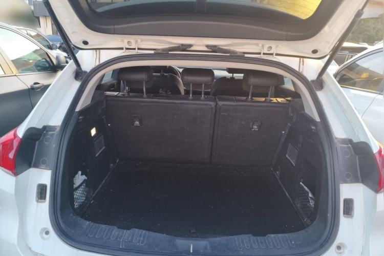 Used Wey VV5 2020 1.5T Two-Wheel Drive Color Pioneer Trunk