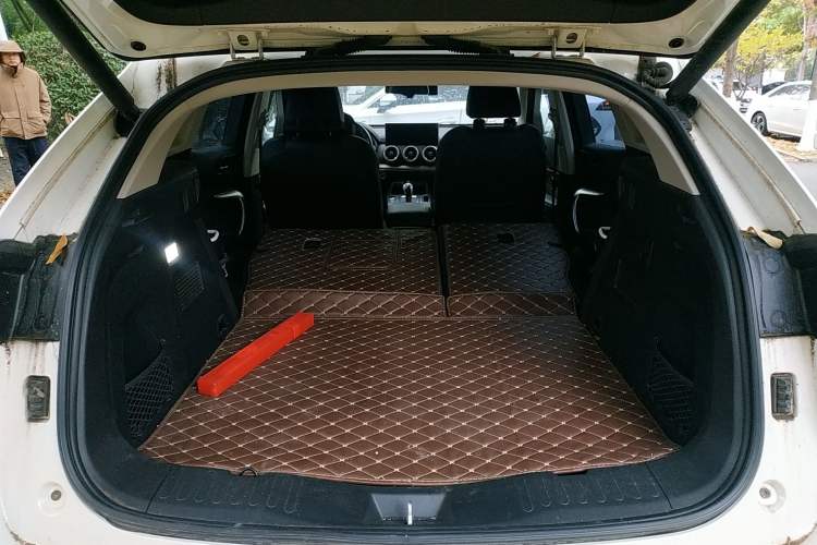 Used Wey VV5 2020 1.5T Two-Wheel Drive Smart Pioneer Trunk