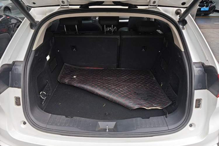 Used Wey VV5 2020 1.5T Two-Wheel Drive Smart Pioneer Trunk