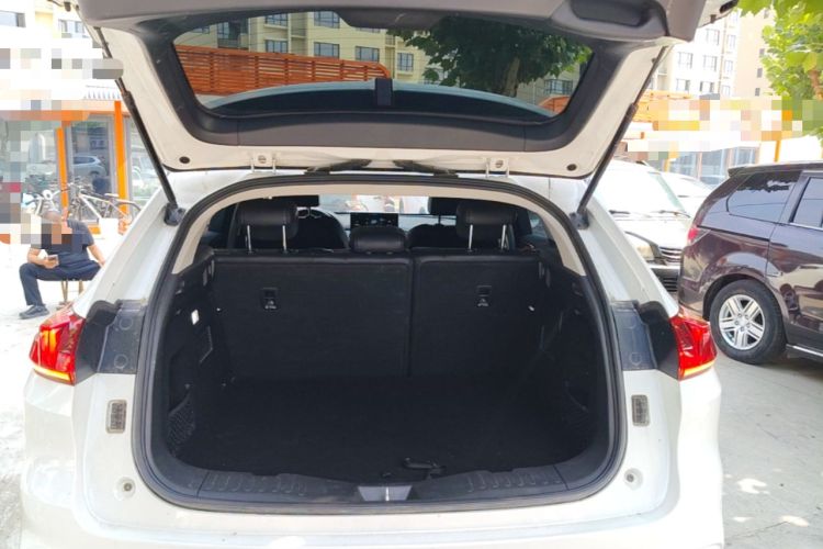 Used Wey VV5 2020 1.5T Two-Wheel Drive Color Pioneer Trunk