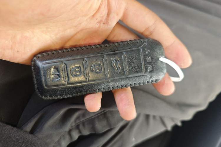 Used Wey VV5 2020 1.5T Two-Wheel Drive Color Pioneer Vehicle Key