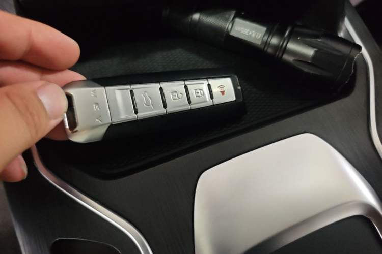 Used Wey VV5 2020 1.5T Two-Wheel Drive Color Pioneer Vehicle Key