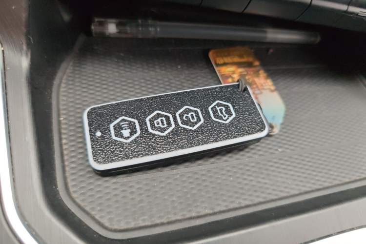 Used Wey VV5 2020 1.5T Two-Wheel Drive Color Pioneer Vehicle Key