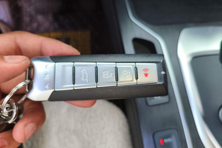 Used Wey VV5 2020 1.5T Two-Wheel Drive Color Pioneer Vehicle Key