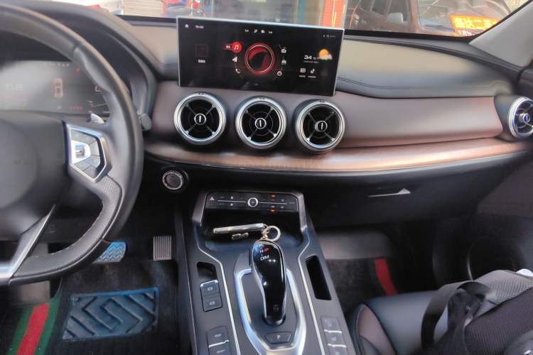 Used Wey VV5 2021 1.5T Two-Wheel Drive Smart Pioneer Audio And AC Panel
