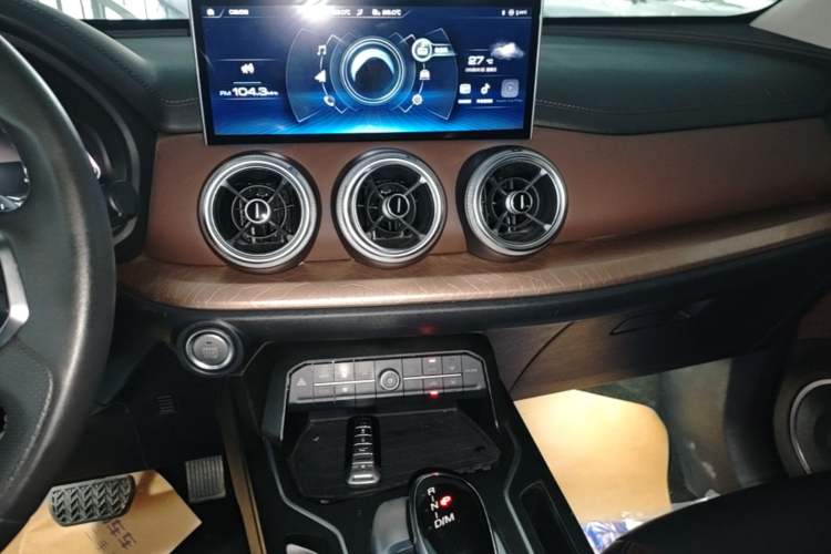 Used Wey VV5 2021 1.5T Two-Wheel Drive Smart Pioneer Audio And AC Panel