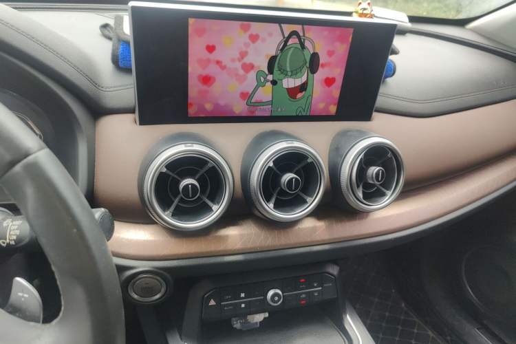 Used Wey VV5 2021 1.5T Two-Wheel Drive Smart Pioneer Audio And AC Panel