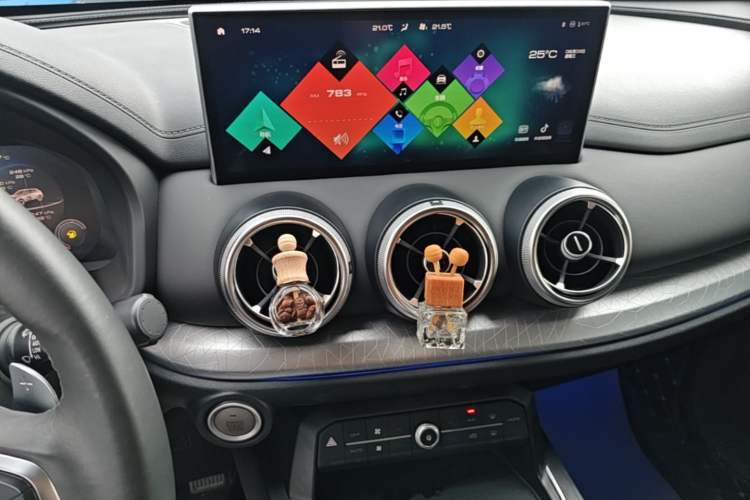Used Wey VV5 2021 1.5T Two-Wheel Drive Smart Pioneer Audio And AC Panel