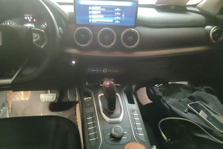 Used Wey VV5 2021 1.5T Two-Wheel Drive Color Pioneer Audio And AC Panel