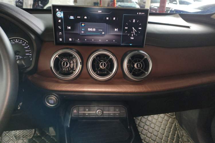 Used Wey VV5 2021 1.5T Two-Wheel Drive Color Pioneer Audio And AC Panel