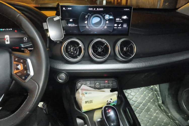 Used Wey VV5 2021 1.5T Two-Wheel Drive Smart Pioneer Audio And AC Panel