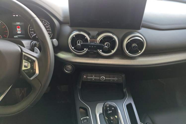 Used Wey VV5 2021 1.5T Two-Wheel Drive Color Pioneer Audio And AC Panel