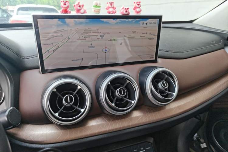Used Wey VV5 2021 1.5T Two-Wheel Drive Color Pioneer Audio And AC Panel