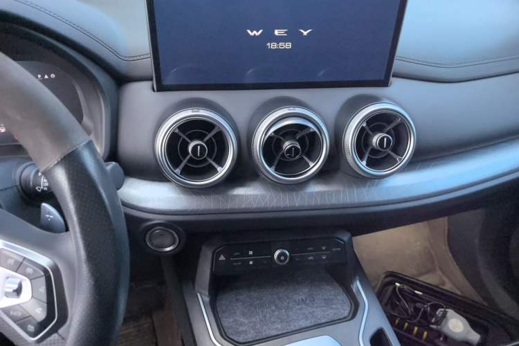 Used Wey VV5 2021 1.5T Two-Wheel Drive Smart Pioneer Audio And AC Panel