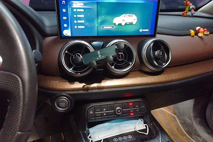 Used Wey VV5 2021 1.5T Two-Wheel Drive Color Pioneer Audio And AC Panel