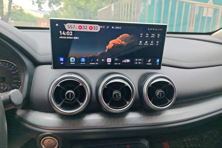 Used Wey VV5 2021 1.5T Two-Wheel Drive Color Pioneer Audio And AC Panel