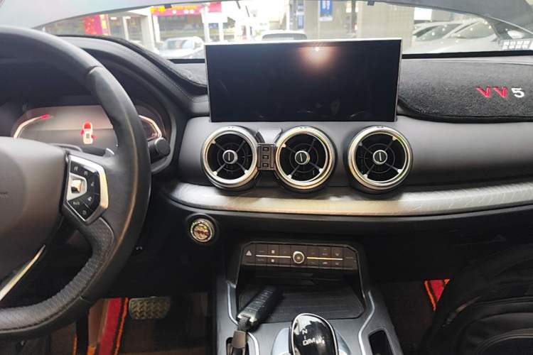 Used Wey VV5 2021 1.5T Two-Wheel Drive Smart Pioneer Audio And AC Panel